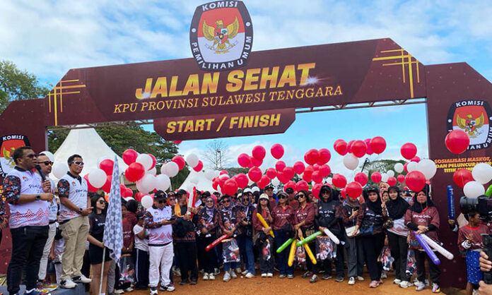 Pilkada 27 November Disosialisasikan Melalui Jalan Sehat KPU Sultra yang Meriah